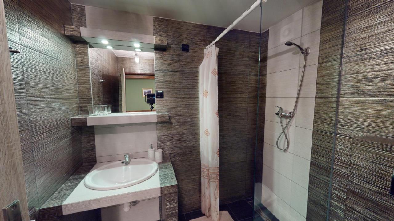 Ride Pub Drienica Apartment Luaran gambar
