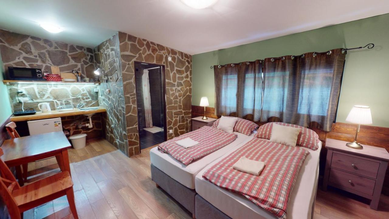 Ride Pub Drienica Apartment Luaran gambar