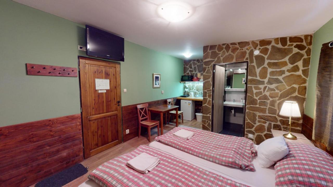 Ride Pub Drienica Apartment Luaran gambar